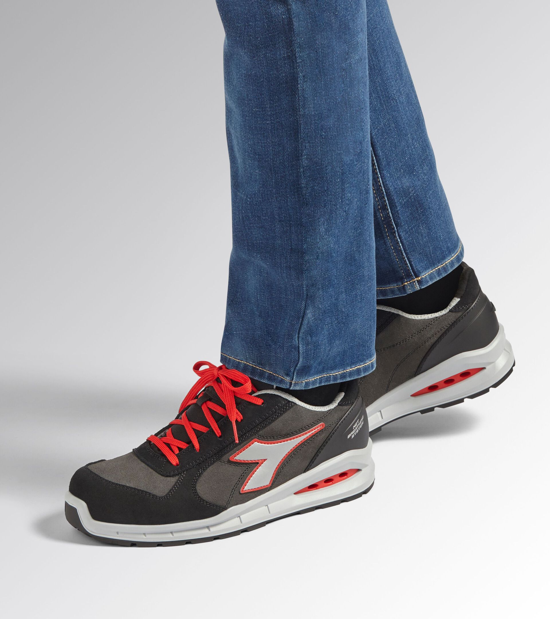 Chaussure de securité basses RUN NET AIRBOX LOW S3S FO SR GRIS ASPHALTE/ARGENT/ROUGE - Utility