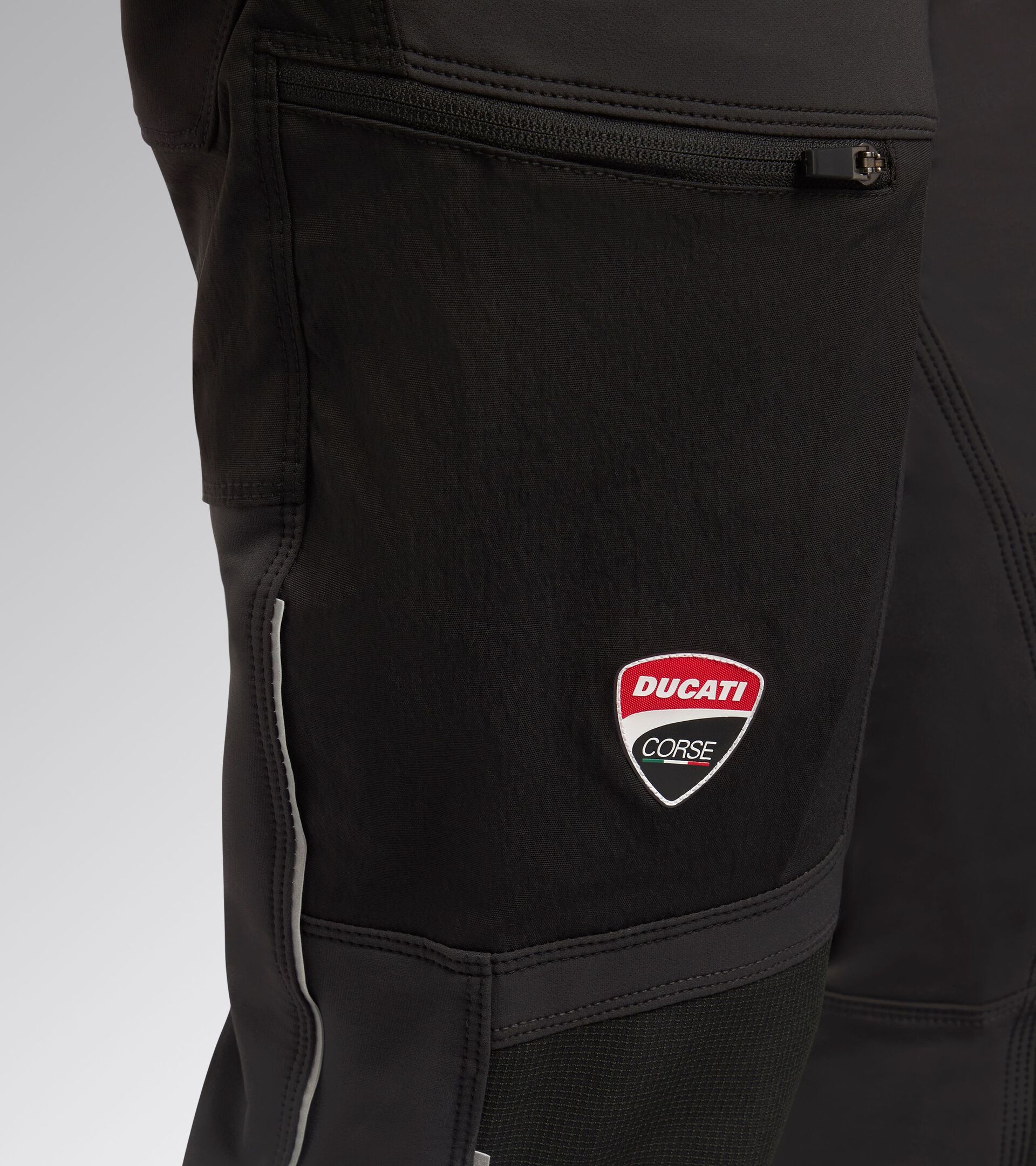 Pantalón de trabajo - Diadora Utility x Ducati Corse PANT MOTOR CARGO DUCATI NEGRO/ESPECTRO - Utility